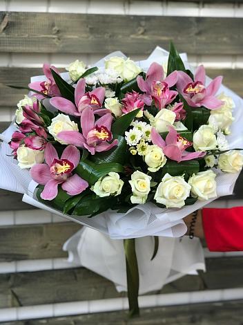 Букет цветов из: Розы и Хризантемы в Котово Новгородская область