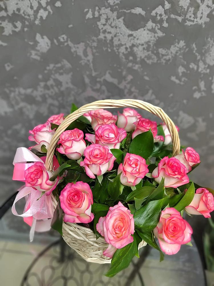 Цветочная композиция из Розы в корзине в Котово Новгородская область