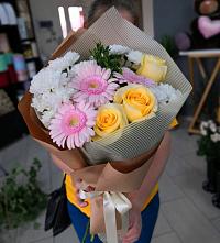 Букет цветов из:  Герберы, Розы и Хризантемы в Котово Новгородская область