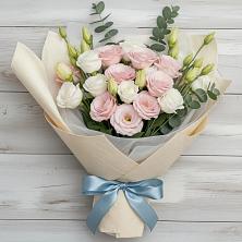 Букет цветов из:  Лизиантусы в Котово Новгородская область