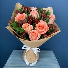 Букет цветов из:  Розы и Альстромерии в Котово Новгородская область