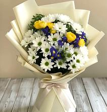 Букет цветов из:  Ирисы, Хризантемы и Розы в Котово Новгородская область