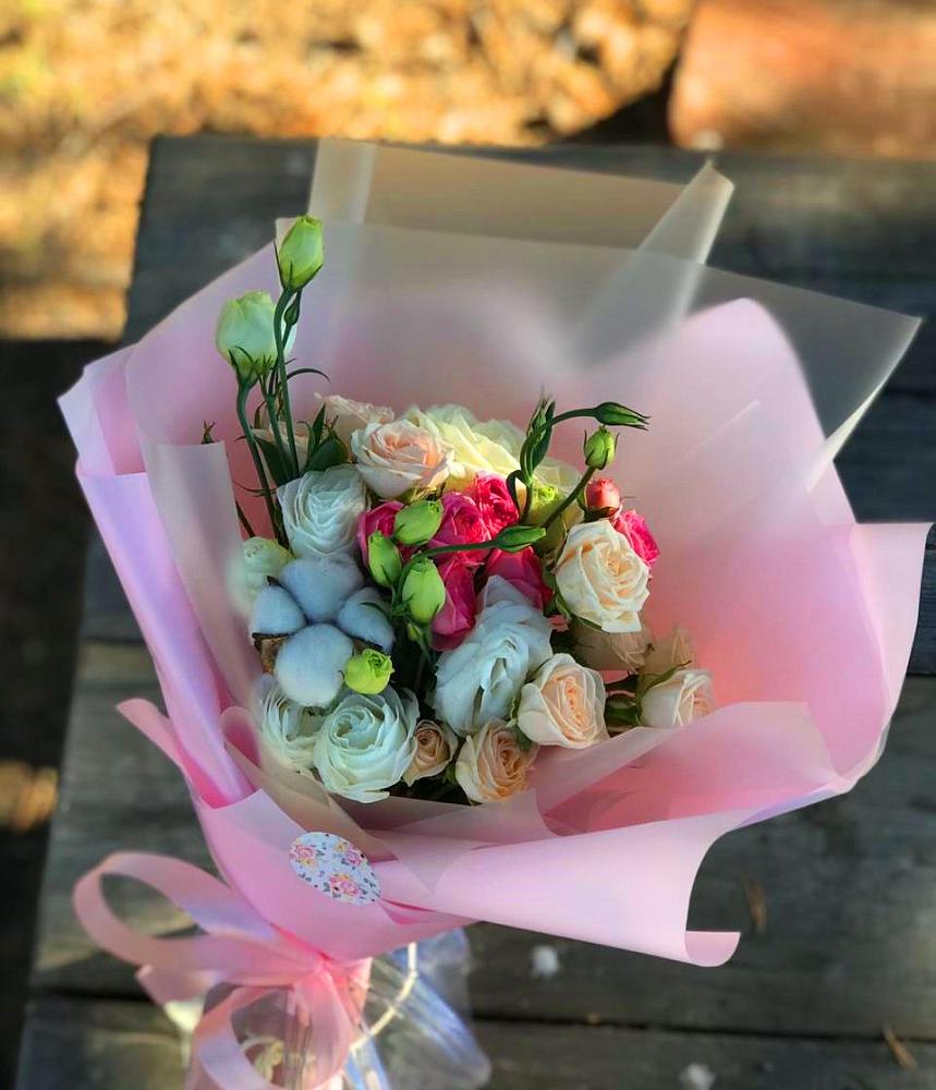 Букет цветов из: Розы и Лизиантусы в Котово Новгородская область