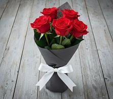 Букет 5 Красных роз Эдлесс Лав в Котово Новгородская область