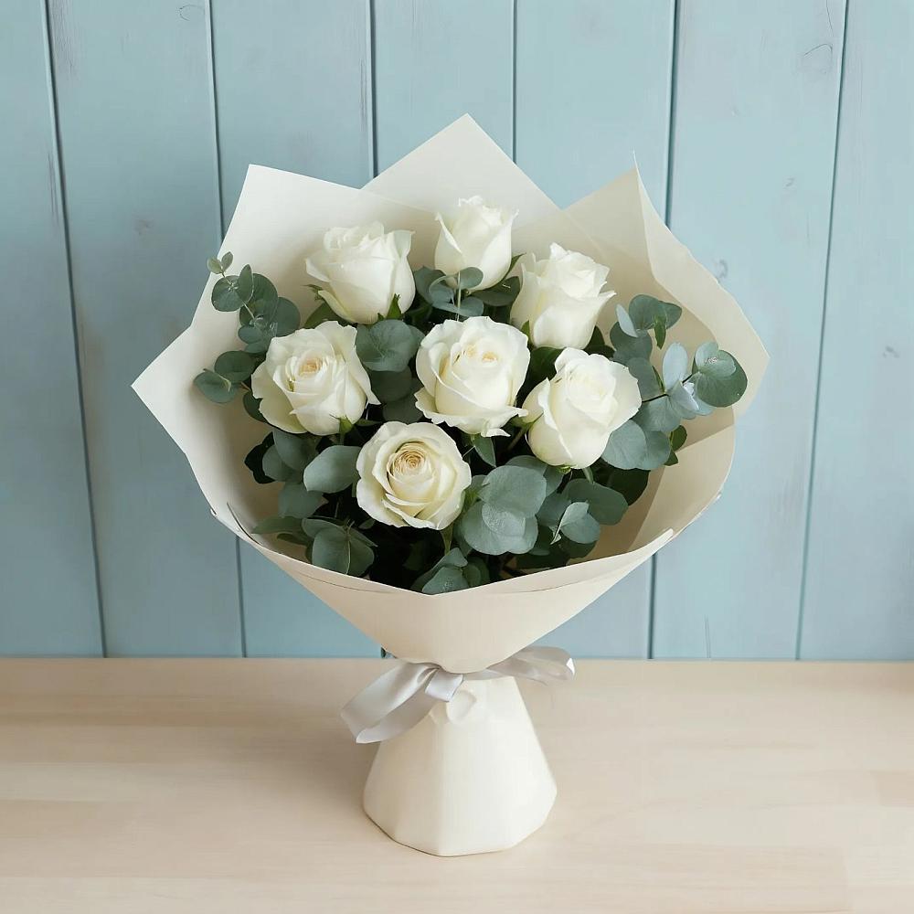 Букет Белые розы в Эвкалипте в Котово Новгородская область