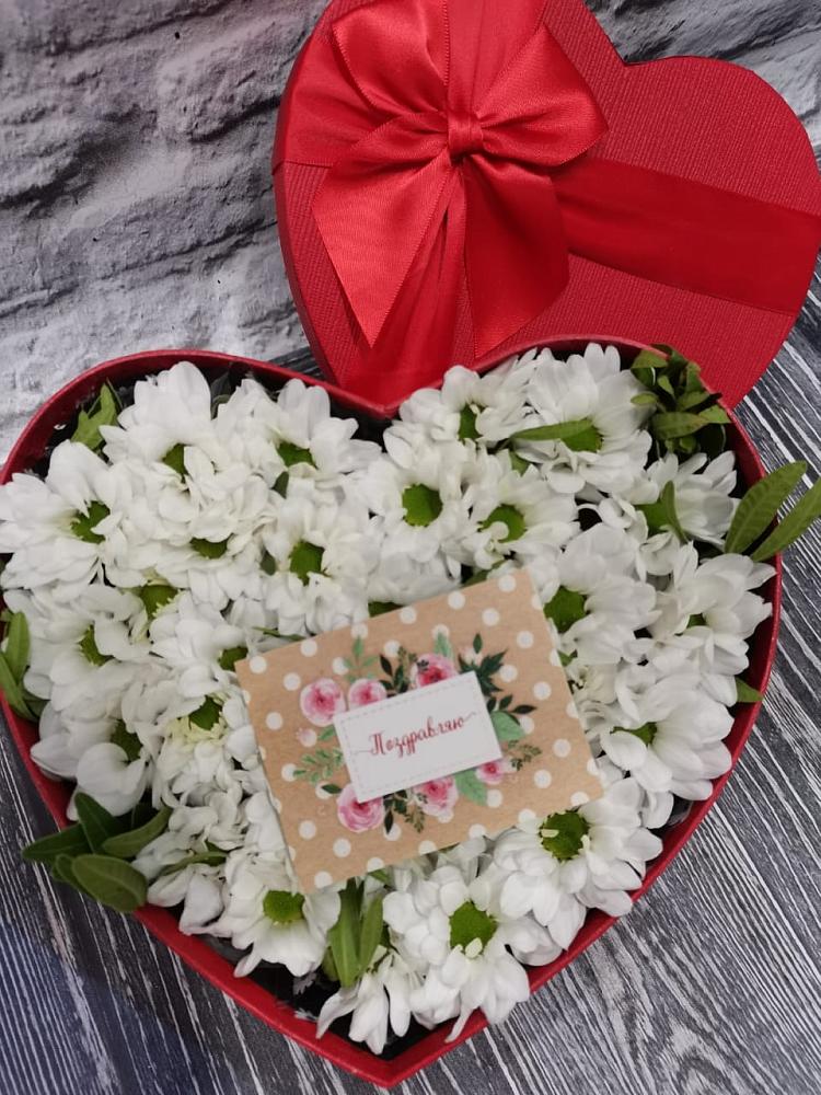 Цветочная композиция из Хризантемы в виде сердца в Котово Новгородская область