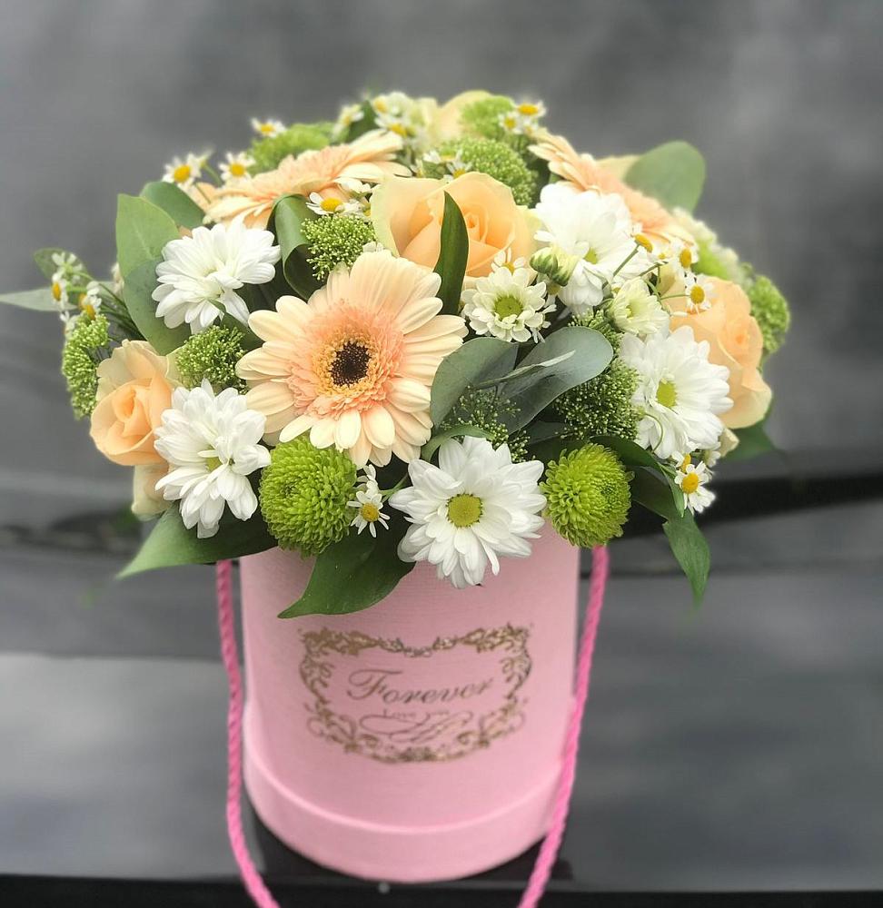 Цветочная композиция из Розы, Герберы и Хризантемы в шляпной коробке в Котово Новгородская область