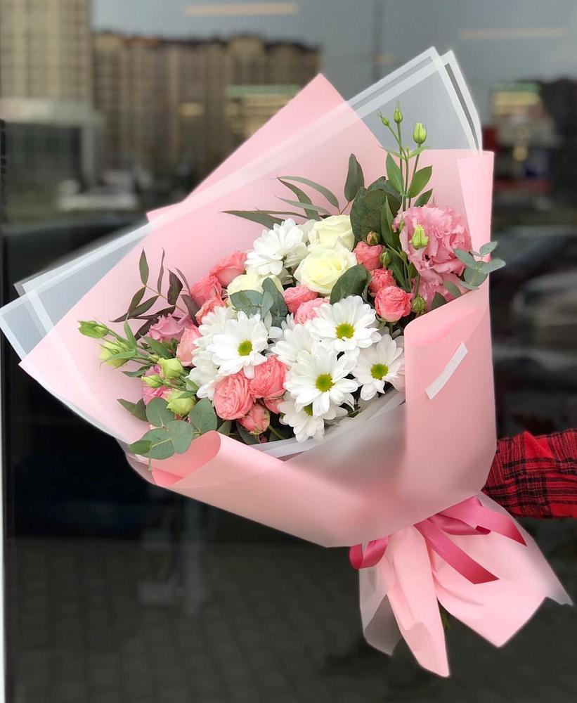 Букет нежный в Котово Новгородская область Букет цветов из: Розы, Лизиантусы и Хризантемы в Котово Новгородская область