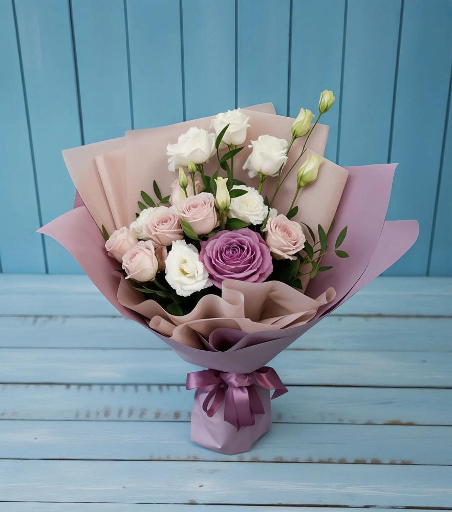 Букет цветов из: Розы и Лизиантусы в Котово Новгородская область